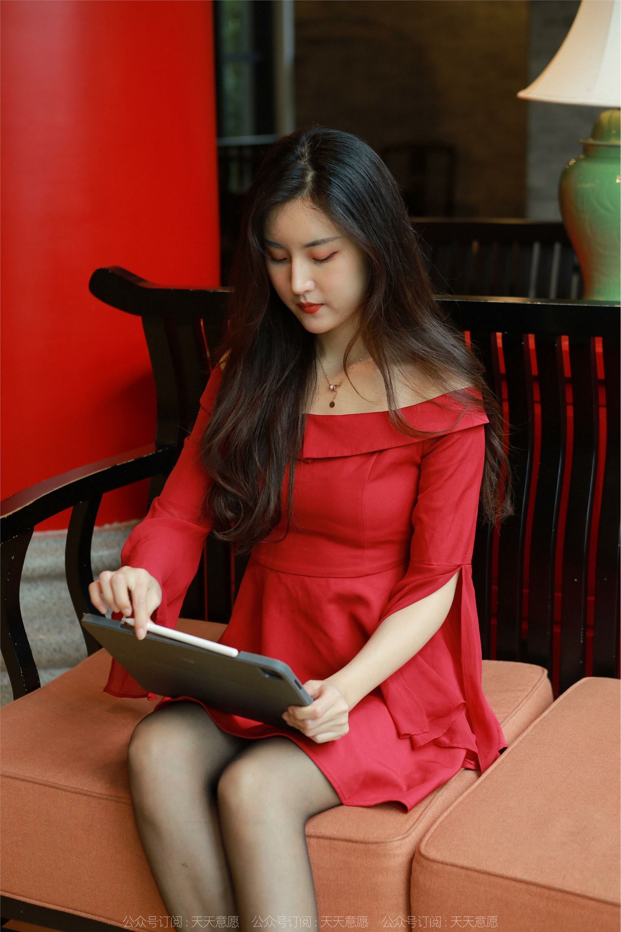 IESS异思趣向  2022.05.08 丝享家 1082：小宝《红裙女神》